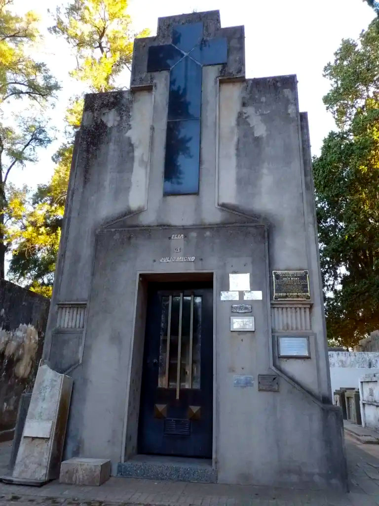 Cementerio Municipal – Mausoleo Familia de Julio Migno