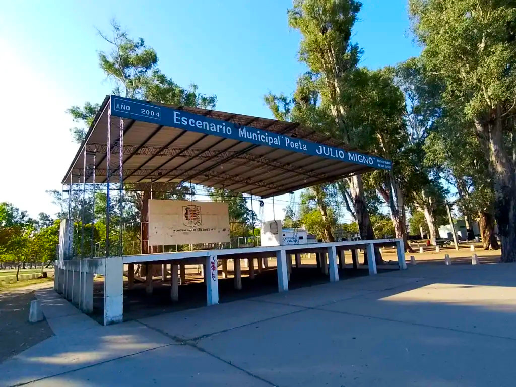 Escenario Poeta Julio Migno, Bv. Pedro A. Candioti